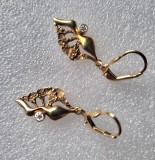 Cercei aur vintage , aur galben 14 k si aur 9 k, cu un mic diamant, confectionati manual, lungime 3,8 cm