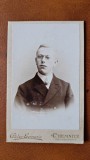 Fotografie tip CDV, barbat cu ochelari, inceput de secol XX