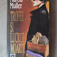 Carte - Trofee si lucruri moarte - Marcia Muller (Editura RAO 1993)