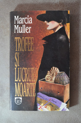 Carte - Trofee si lucruri moarte - Marcia Muller (Editura RAO 1993) foto