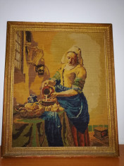 Goblen tablou cusut vechi, Vermeer The Milkmaid,rama lemn aurita, 51 x 42cm foto