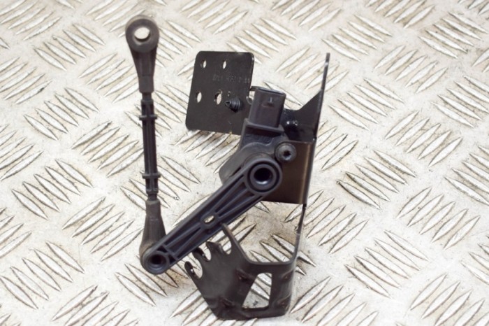 Senzor de nivel &icirc;nălțime dreapta spate LAND ROVER DISCOVERY V L462 2021 OEM: JPLA-3D026-BA,HPLA-3C301-AA | 14874913