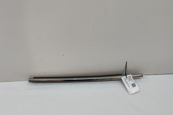 Chedar geam ușă dreapta spate LEXUS UX _AA1_, _AH1_, _MA1_ 2022 OEM: 75730-76020 30272082