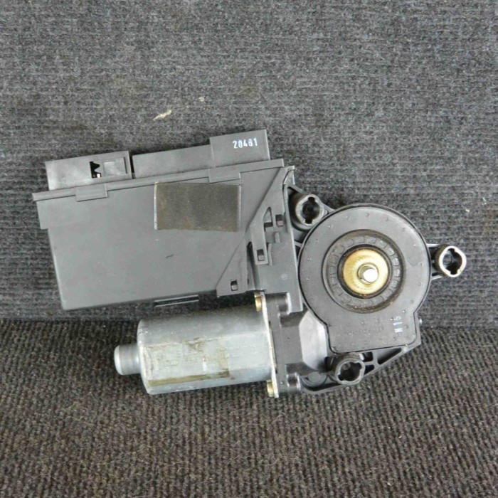 Motor macara geam ușă dreapta față AUDI A8 D3 4E2, 4E8 2003 OEM: 4E1910802A4E1959802C0130821765 1227548