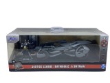 Macheta Justice League Batmobile with Batman figure 1/32