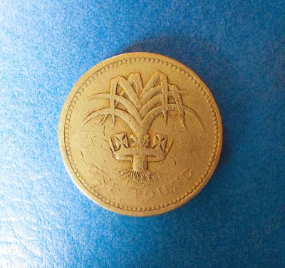 ONE POUND 1985 foto