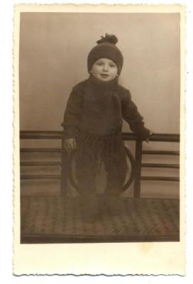 AD 1700 C.P.VECHE-COPIL IN TINUTA DE EPOCA-VIOREL BURDUCEA -AMINTIRE INTERESANTA foto