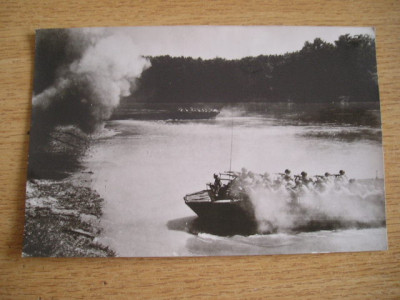 QW28 - Tematica militara - Vedete cu militari pe fluviu foto