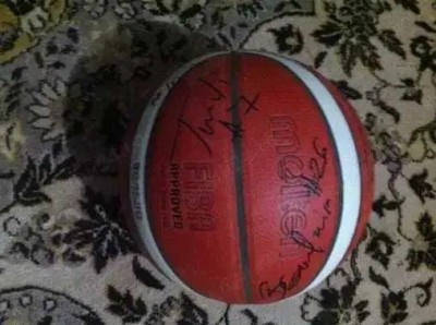 Csm Oradea -Minge Baschet cu autografe - Banii merg la un baiat bolnav foto