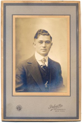 W145 FOTO CABINET-BARBAT IN TINUTA DE EPOCA-FOTOGRAF PALEY&amp;amp;Co. -NEW YORK foto