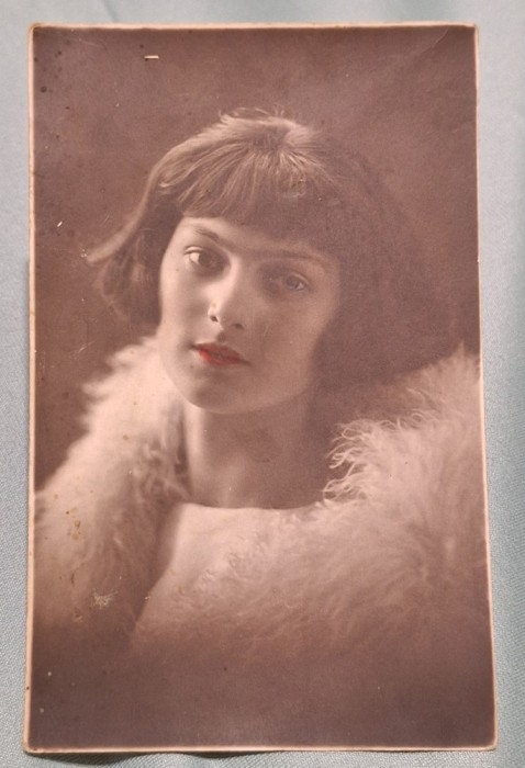 Poza domnisoara frumoasa - fotografie tip carte postala - fotografie veche Romania, anii 1930, FOTO Olteanu - Campina