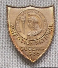 Insigna SNR Simpozion Nat. de Numismatica Suceava 1985 foto