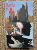Lupul din umbra- Marcia Muller, Rao