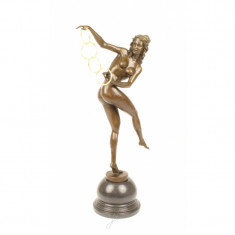 Dansatoare cu inele-statueta din bronz pe un soclu din BJ-5