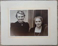 Doamna si domnisoara din Romania interbelica// fotografie