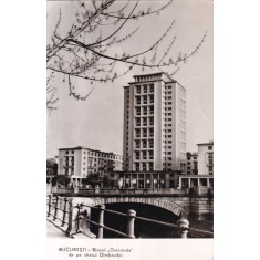 Bucuresti. Blocul ,,Gioconda" de pe cheiul Dambovitei (circulata 1958)