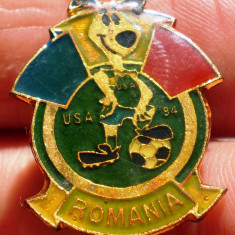 I.864 INSIGNA PIN ROMANIA USA 94 CAMPIONATUL MONDIAL DE FOTBAL 1994 MASCOTA