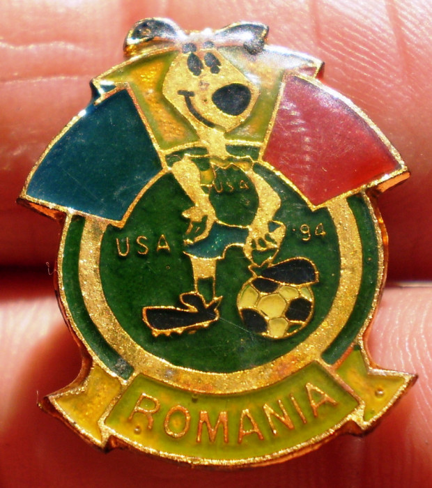I.864 INSIGNA PIN ROMANIA USA 94 CAMPIONATUL MONDIAL DE FOTBAL 1994 MASCOTA