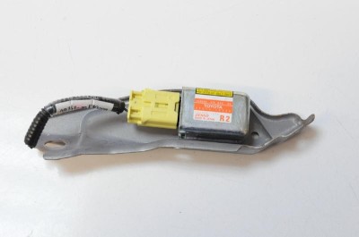 Senzor de impact dreapta spate LEXUS GS III GRS19_, UZS19_, URS19_ 2006 OEM: 89833-30020 2184191 foto