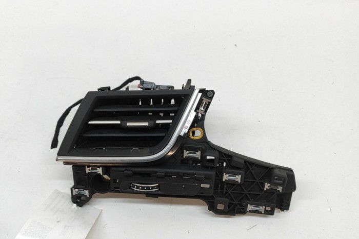 Gura de ventilație planșa de bord AUDI Q7 4M 2016 OEM: 4M1820901AN | 32061599