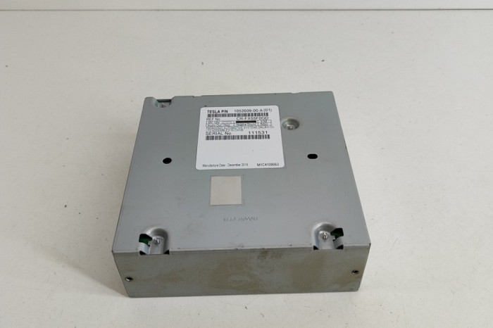 Unitate radio CD navigație TESLA MODEL X 2017 OEM: 1052609-00-A 25804858