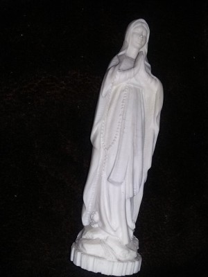 Statuieta tip bibelou veche SFANTA MARIA,starea care se vede,T.GRATUIT foto