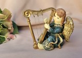 FIGURINA RASINA, MODEL INGERAS CU HARPA