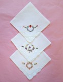 Lot de 3 batiste Vintage cu broderie cu flori si danteluta