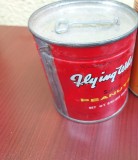 cutii pline de alimente din perioada comunista