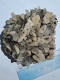 Mineral complex hidrotermal construit din 3 minerale