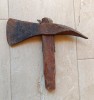 Vechi topor de pompier din fier forjat , cunoscut ca și topor de geniu WW1 sau WW2 I