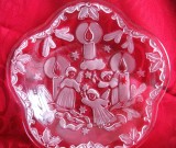 FARFURIE / BOMBONIERA STICLA WALTHERGLAS GERMANIA MODEL SATINAT CU SCENA DE IARNA CU INGERASI 21 CM