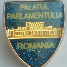 M3 J 13 - Insigna - tematica politica - Palatul Parlamentului Romania