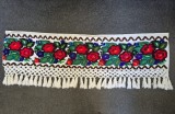 Traversă tradițională rom&acirc;nească vintage - Broderie pe panza de bumbac , cu ciucuri mari, 152x35 cm