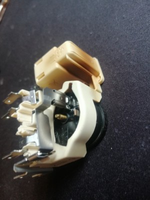 RELEU PORNIRE MOTOR FRIGIDER COMBINA FRIGORIFICA ELECTROLUX AEG 2390286256 zaf9 foto