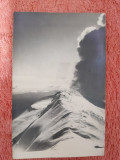 Fotografie tip carte postala, ceata pe muntele Moraru, Bucegi, perioada interbelica