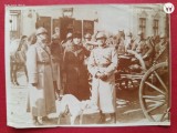fotografie anii 1916 , plecarea unui tanar ofiter pe front ,alaturi ordonanta ,sotia ,tunul si cainele doamnei