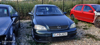 Dezmembrez Opel Astra G foto