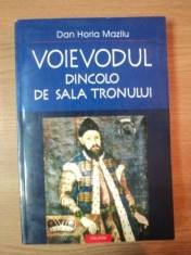 VOIEVODUL DINCOLO DE SALA TRONULUI, SCENE DIN VIATA PRIVATA de DAN HORIA MAZILU, 2003 foto