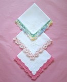 Lot de 3 batiste Vintage cu margine crosetata manual si broderie