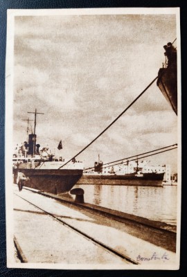 Constanta - Vedere Portul cu vapoare - RPR 1955 - printata, culoare sepia, circulata la Pecica, 1 timbru intact foto