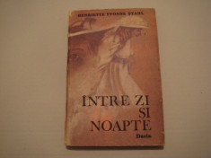 Intre zi si noapte - Henriette Yvonne Stahl Editura Dacia 1988 foto