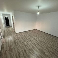 Vand apartament 3 camere