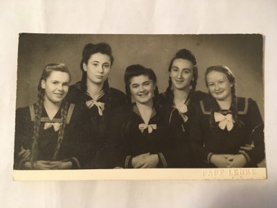 Fotografie veche 5 fete, Papp Lenke, anii 50 (?) foto