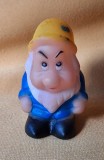 Grumpy ( morocanosul ) - Pitic din povestea Alba ca Zapada - jucarie - figurina din cauciuc, aprox 7.5 cm inaltime