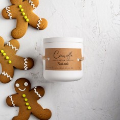 Lumanare parfumata handmade din ceara naturala de soia 100%, aroma Turta dulce, Recipient ceramic, 150 g