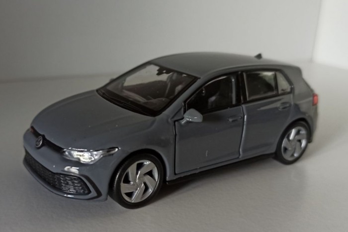 Macheta Volkswagen Golf 8 VII GTi gri - Welly 1/36 VW