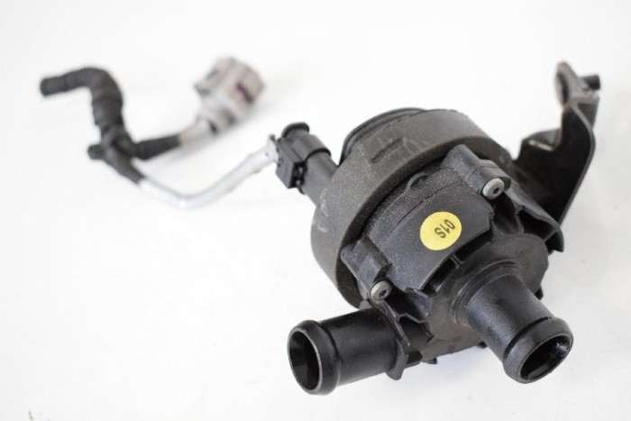 Pompa de apa auxiliara AUDI A3 8V1, 8VK 2013 OEM: 5G0965567B,0392023212 3743274