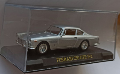 Macheta Ferrari 250 GTE 2+2 1963 - IXO/Altaya 1/43 (ver. bl) foto