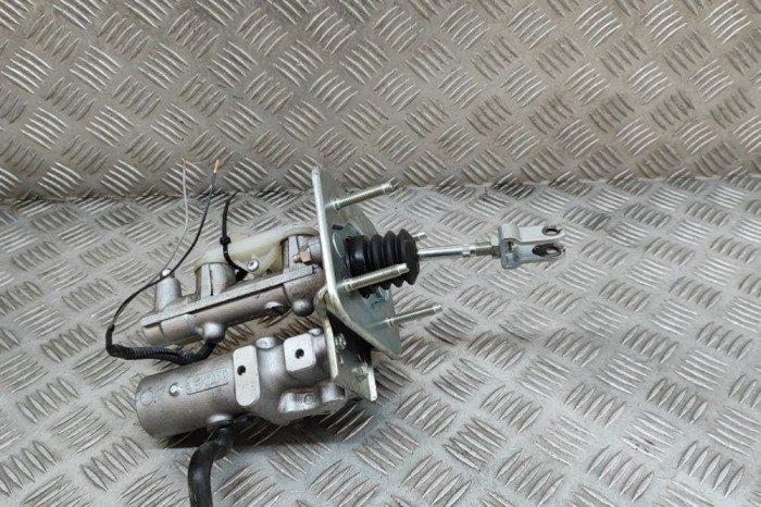Cilindru de fr&acirc;nă LEXUS RX _L2_ 2019 OEM: 138110-10510,138010-10640 30373969